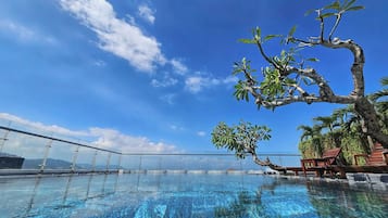 Kolam renang terbuka