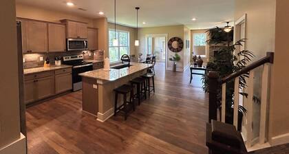 Beautiful private farm house in the middle of the city