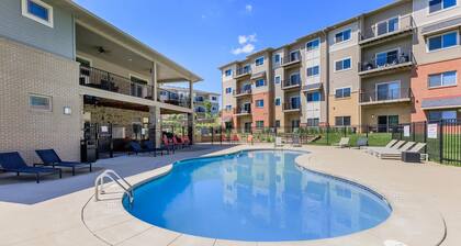 The Carmel/Bold/Massage /Chair Spacious / 3D Wall / Pool / Gym / Tanning Bed