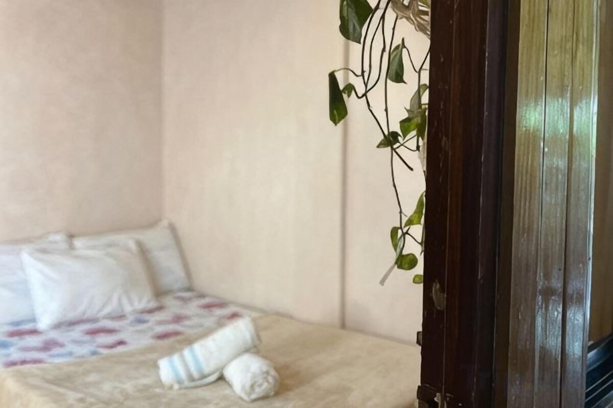 WiFi (free), bed sheets