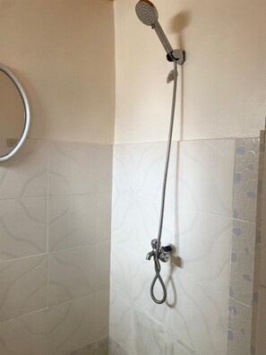 Family Room | Free WiFi, bed sheets - Malayah Hostel (General Luna)