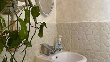 Standard Room | Bathroom | Shower, rainfall showerhead, soap, toilet paper