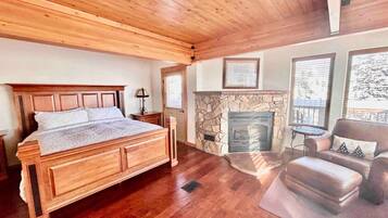 5 slaapkamers, een bureau, een strijkplank/strijkijzer, reisbedje