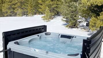 Tina de hidromasaje al aire libre