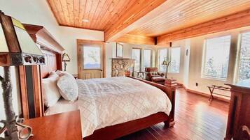 5 habitaciones, escritorio y tabla de planchar con plancha