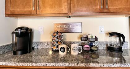 2BR/2BA Deluxe Gem. Prime Location. Mere 17mins to PHL Airport