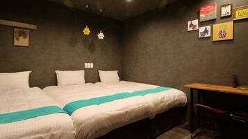 标准房, 无烟房 (Max 3 people) | 1 多间卧室、高档床上用品、加厚床垫、办公桌