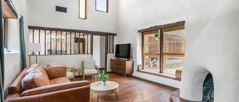 Smart-tv och eldstad