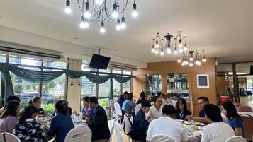 Ilmainen päivittäinen buffetaamiainen