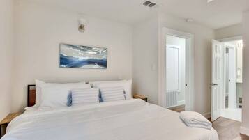 6 habitaciones, escritorio, tabla de planchar con plancha y wifi