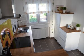 Kylskåp, ugn, spishäll och diskmaskin