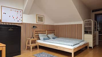 4 bedrooms, iron/ironing board, free WiFi, bed sheets