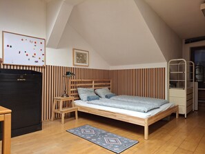 4 bedrooms, iron/ironing board, free WiFi, bed sheets - Apartment 'Wohnen In Wien' with Private Terrace and Wi-Fi (Wien)
