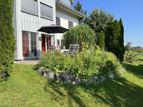 Ferienwohnung 'Sonnenhang' mit Bergblick, privater Terrasse und WLAN