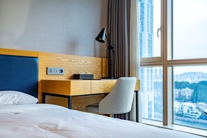 Deluxe Twin Room | Desk, free WiFi, bed sheets - Centum Business Hotel (Busan)