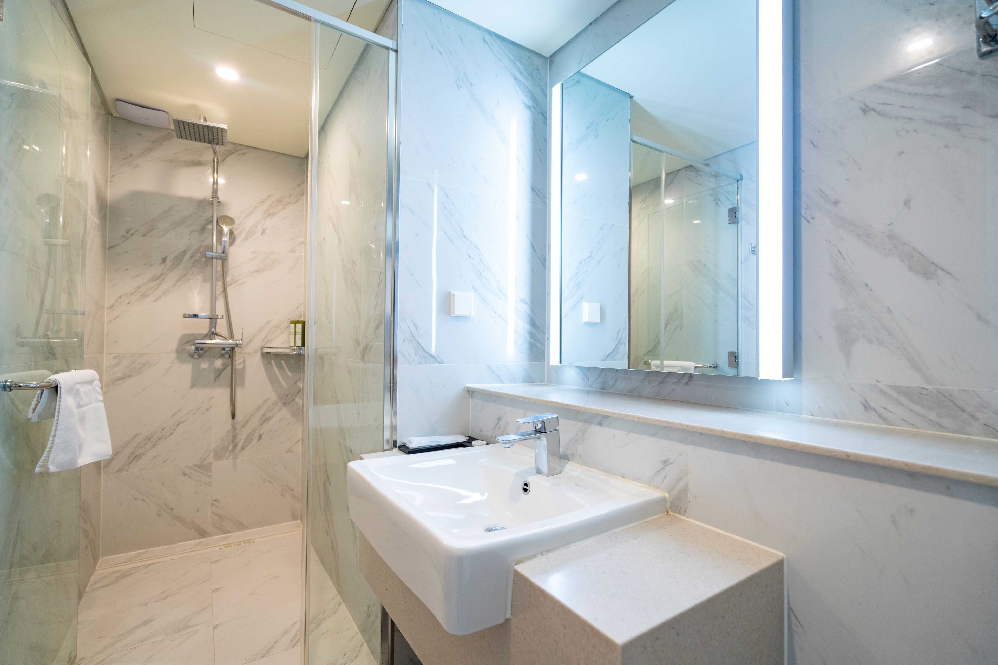 Family Twin Room | Bathroom