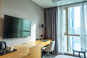 Deluxe Double Room | Desk, free WiFi, bed sheets - Centum Business Hotel (Busan)