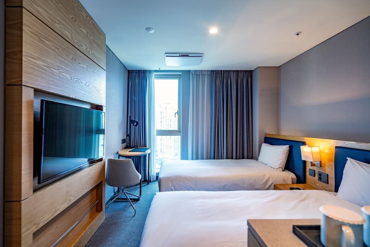 1 habitación, escritorio, wifi gratis y ropa de cama