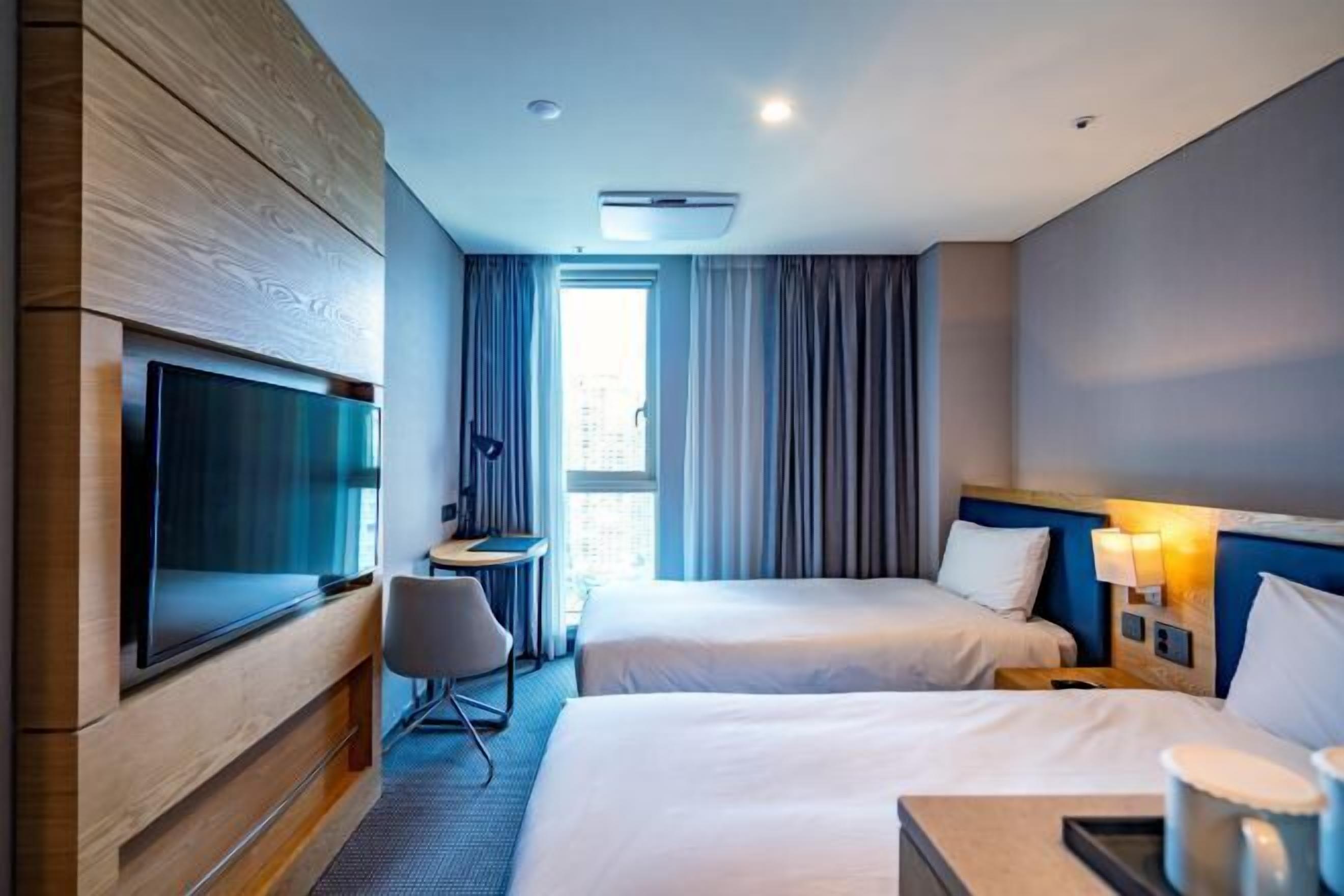 Desk, free WiFi, bed sheets