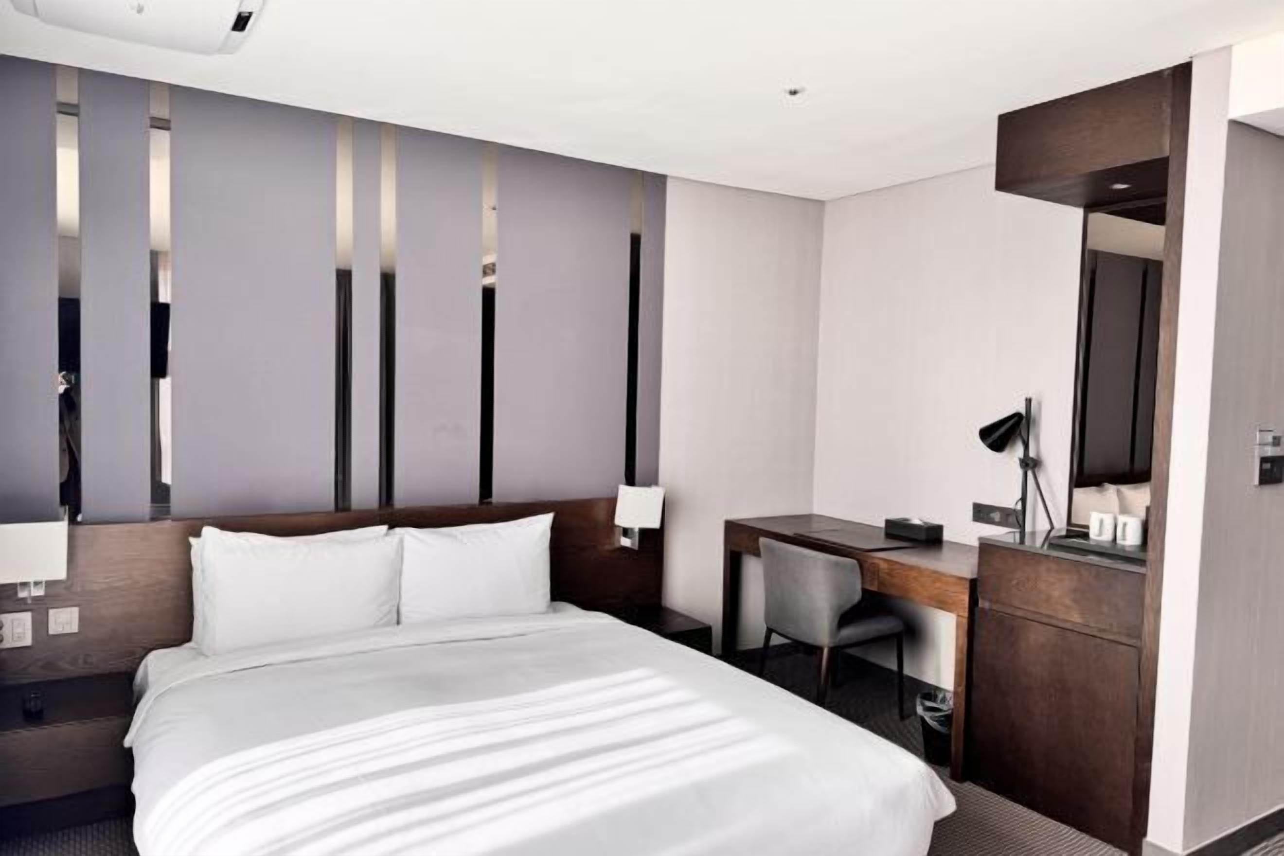 Desk, free WiFi, bed sheets