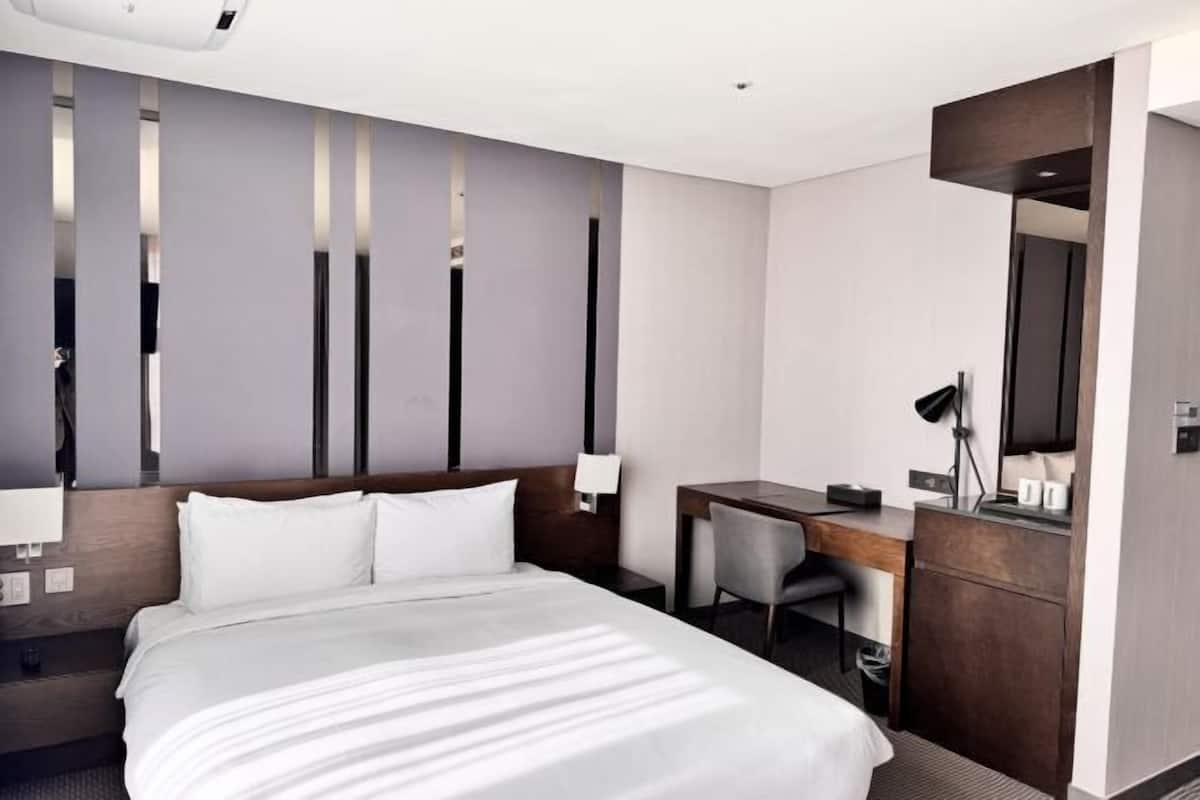 1 bedroom, desk, free WiFi, bed sheets