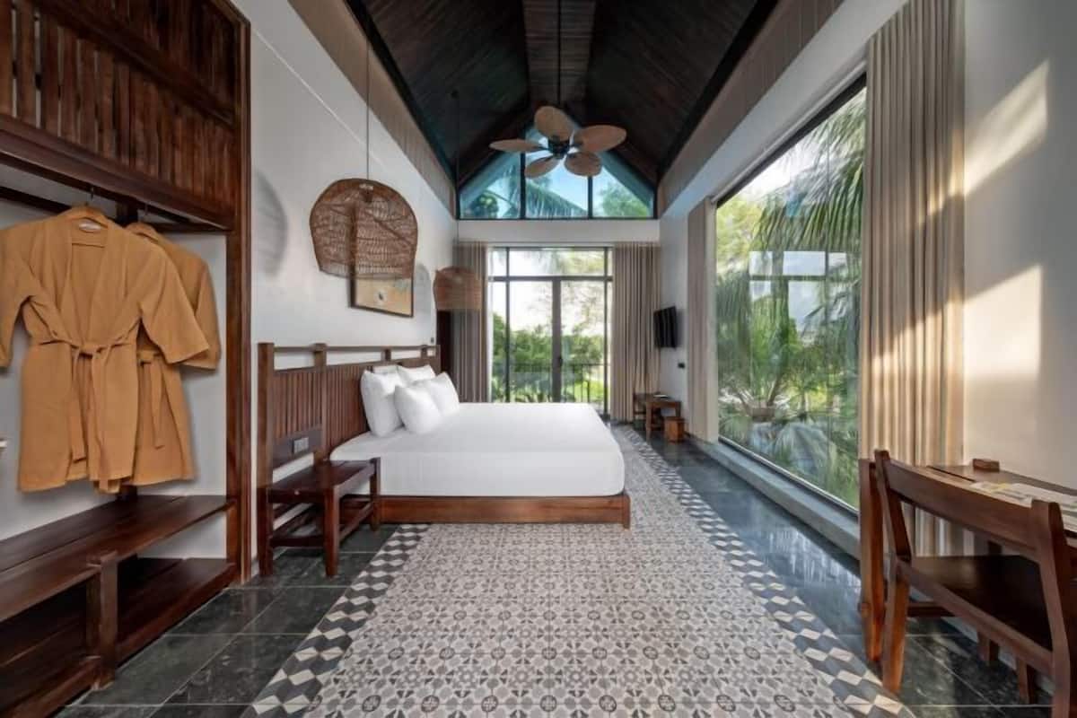 1 bedroom, premium bedding, Select Comfort beds, free minibar items