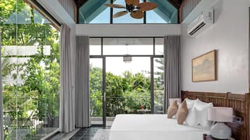 Executive King Room | 1 bedroom, premium bedding, Select Comfort beds, free minibar items