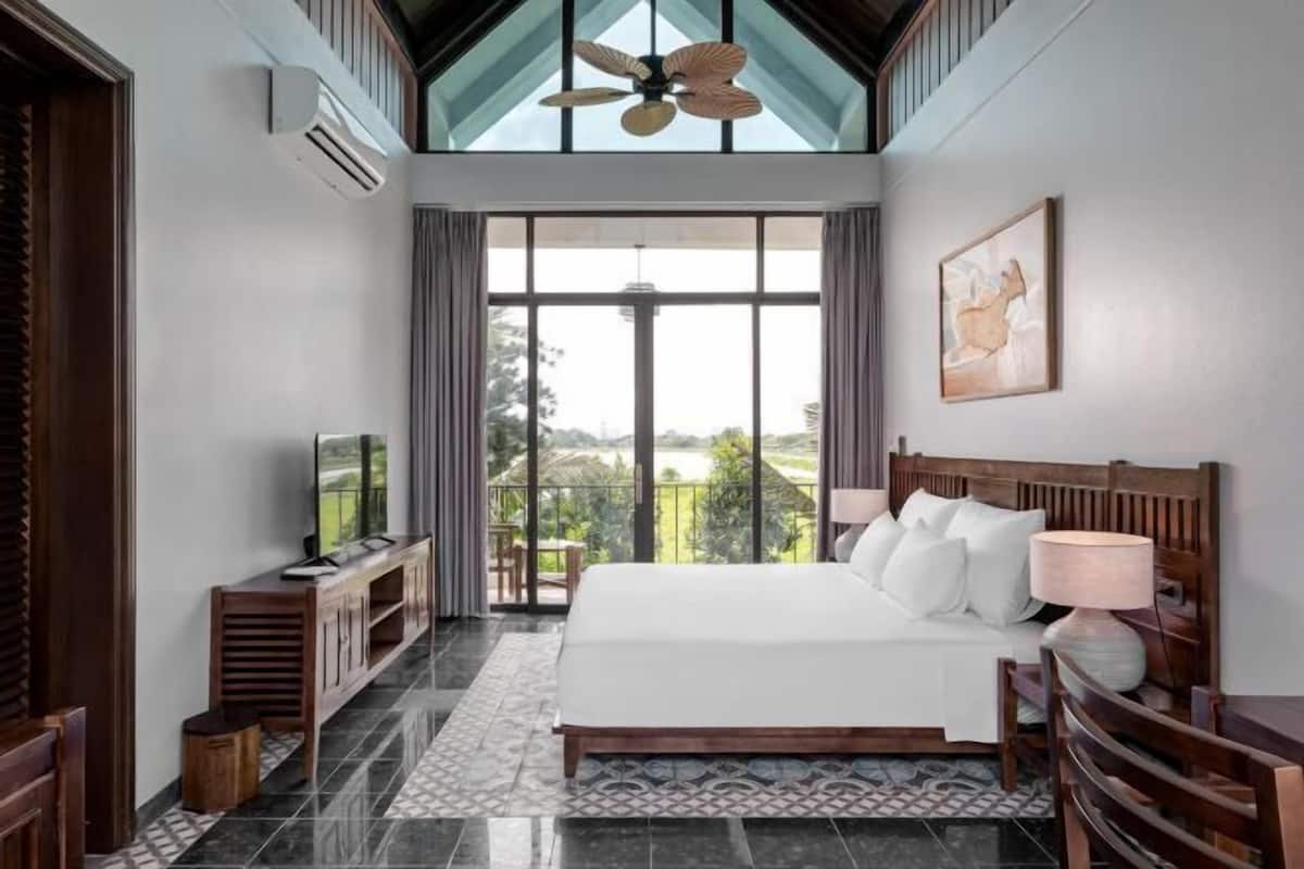 1 bedroom, premium bedding, Select Comfort beds, free minibar items
