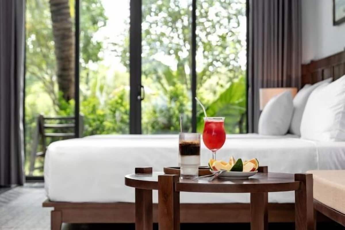 1 bedroom, premium bedding, Select Comfort beds, free minibar items