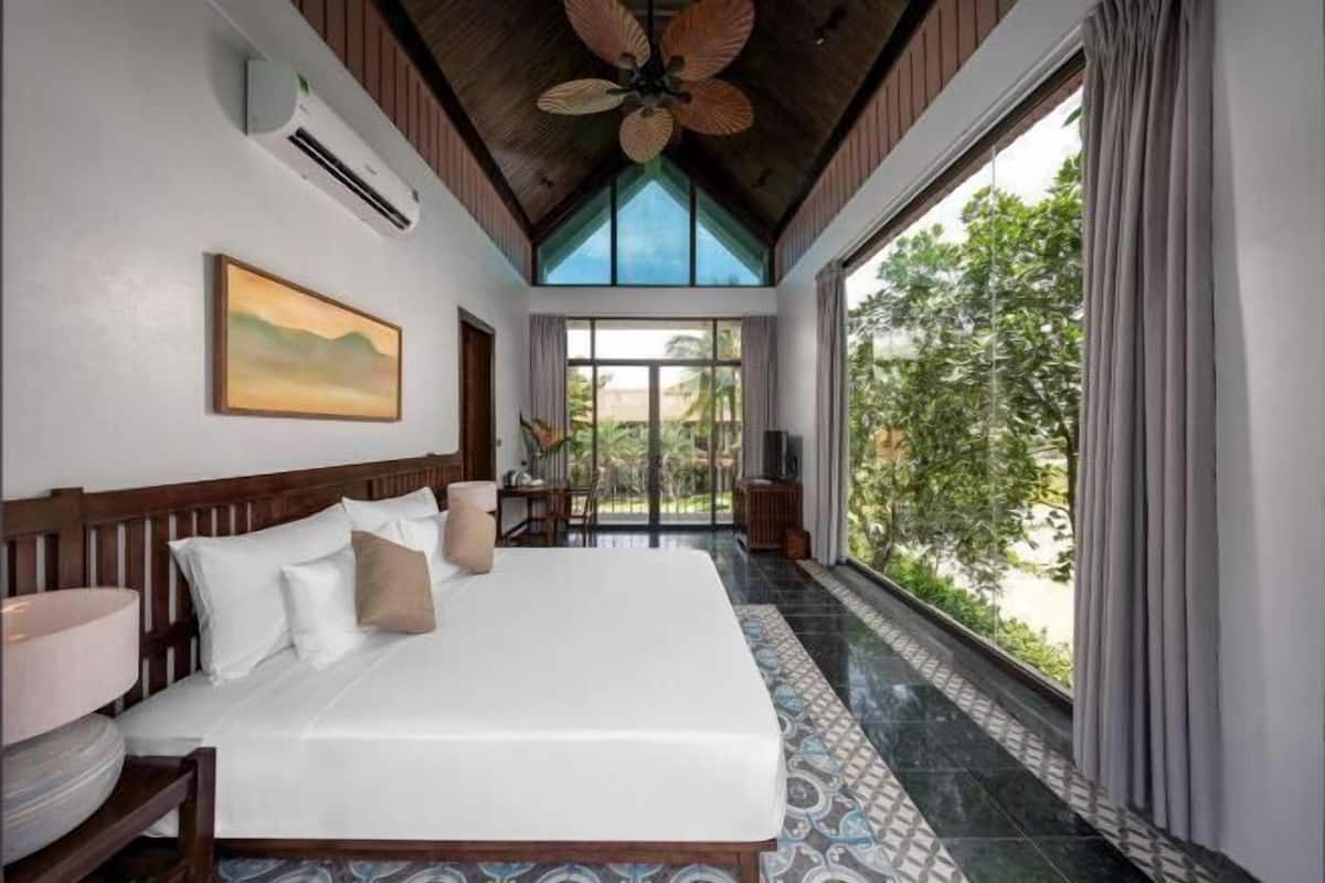 1 bedroom, premium bedding, Select Comfort beds, free minibar items