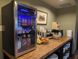 Free daily self-serve breakfast - Copper Horse Lodge (Golden)