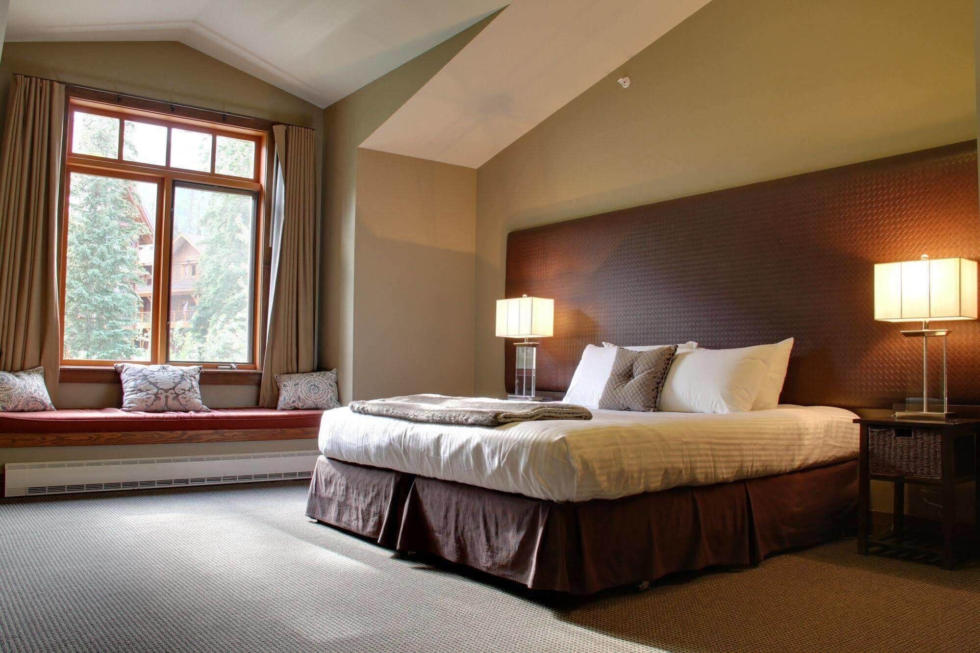 Standard Room, Non Smoking, Mountainside | Down comforters, travel crib, free WiFi, bed sheets