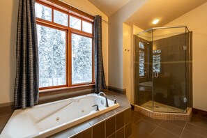 Premium Room, Non Smoking, Mountainside | Bathroom - Copper Horse Lodge (Golden)