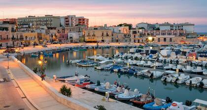 Palazzo Biscilia with private pool, Bisceglie, Italy