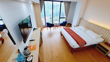 Camera Deluxe | Minibar, ferro/asse da stiro, Wi-Fi gratuito, lenzuola
