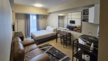 Comfort Condo, 1 Double Bed with Sofa bed, Refrigerator & Microwave, City View | Living area