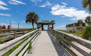 Property grounds - CUTE! little end-unit beach townhome (Panama City Beach)