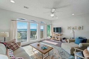 Smart TV, offices - This Is It (Navarre Beach)