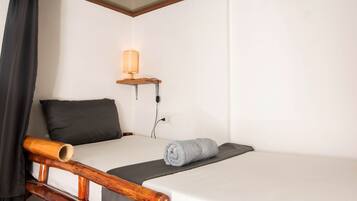 Asrama Umum Basic, Beberapa Tempat Tidur | Ruang kerja ramah laptop dan Wi-Fi gratis