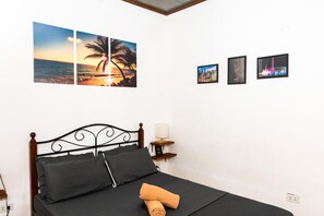 Hair dryer, bidet, soap, shampoo - Ohlala Hostel (Moalboal)
