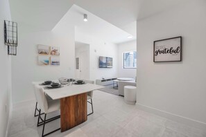 Dining - Modern Escape in Brickell (Miami)