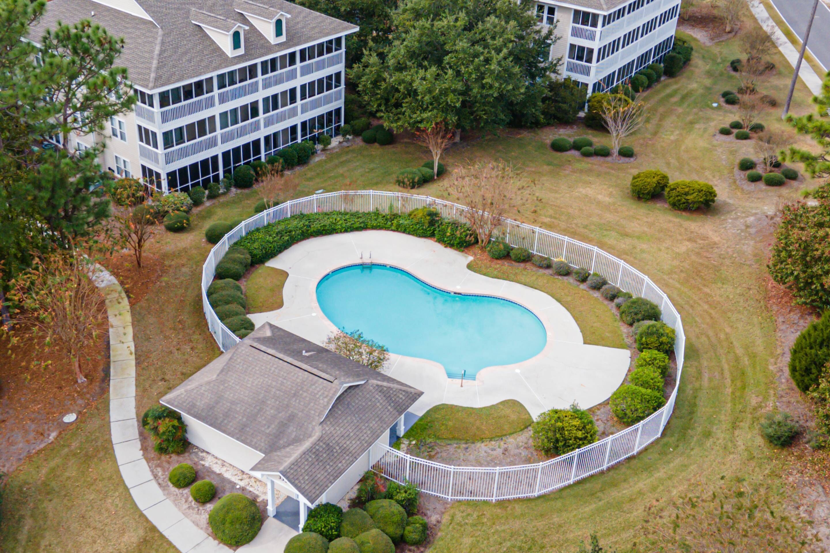 Perfect for Longer Stay Minimum 21 days - Wonderful 2 BR condo, w/ Pool in the St James Community
