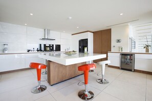 Dining - Splash 4 Bed :Contemporary Tropical Five Star Villa (Koh Samui)