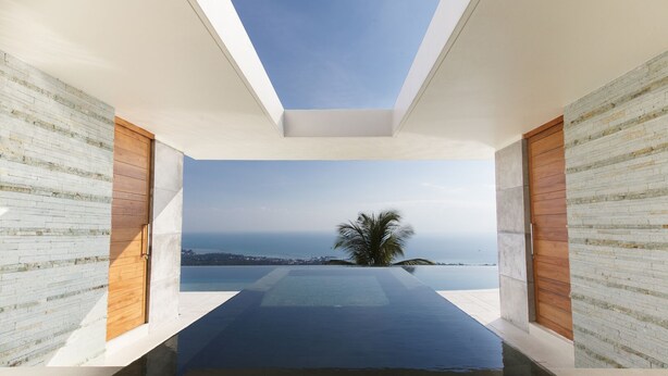 A modern interior with a skylight, a pool, and a view of the sea. - Splash 4 Bed :Contemporary Tropical Five Star Villa (Koh Samui)