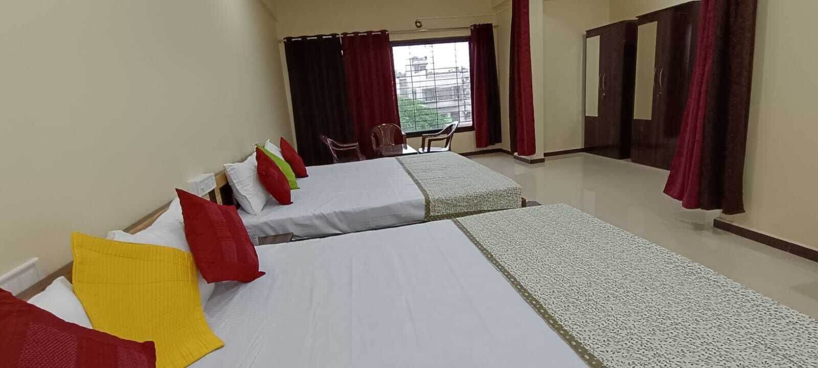 6 habitaciones, tabla de planchar con plancha, wifi y ropa de cama 