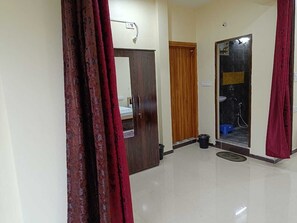 Dusche, Haartrockner, Bidet, Handtücher