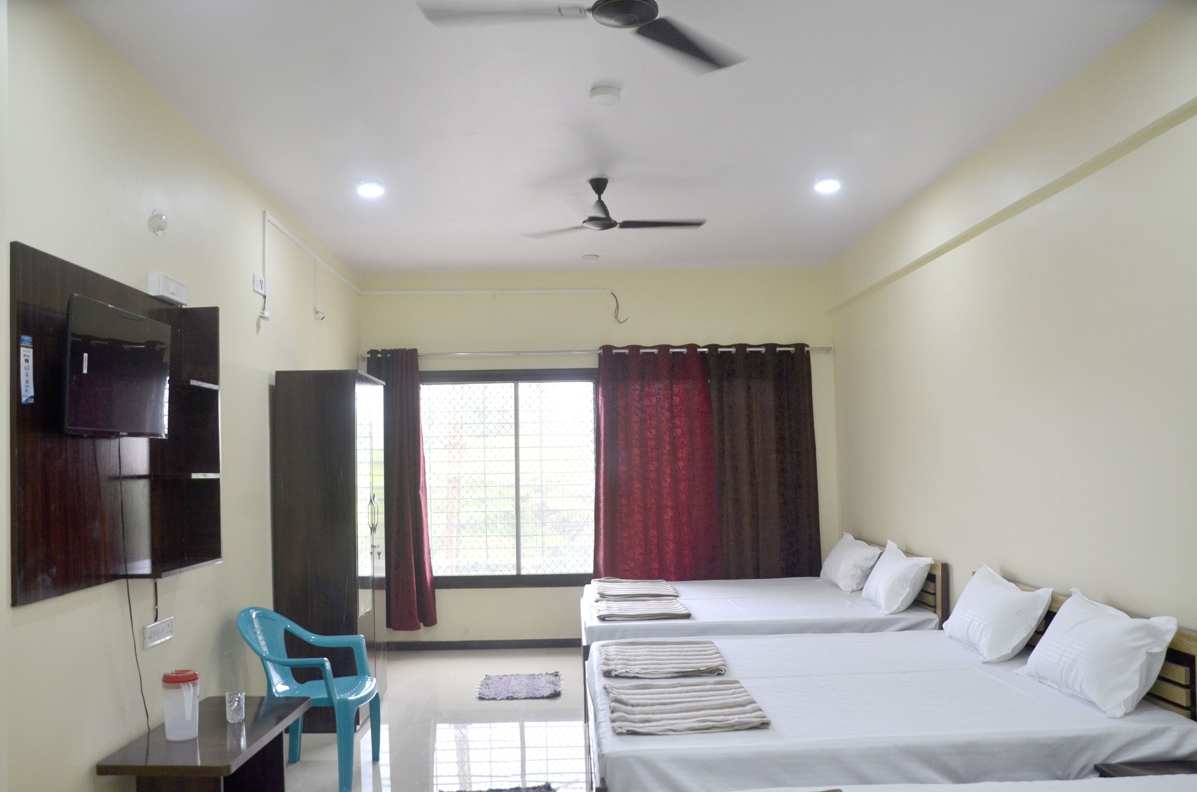 6 bedrooms, iron/ironing board, WiFi, bed sheets