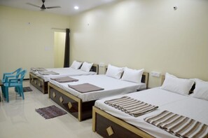 6 bedrooms, iron/ironing board, WiFi, bed sheets