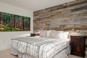 3 bedrooms, iron/ironing board, free WiFi, bed sheets - 3BR + Den | Gleneagle | Wood-Burning Fireplace | Heated Flooring | Secure Parking (Whistler)