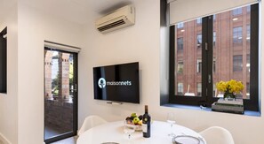 Dining - Darlinghurst Apt W A/C Balcony Only A Walk To CBD (Sydney)